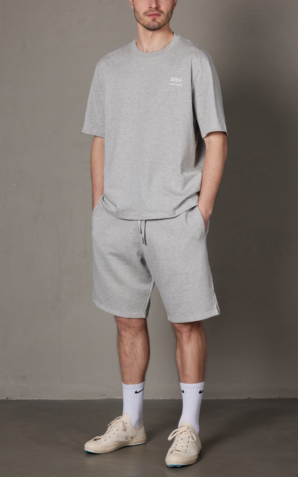 ショートパンツ AMI PARIS Woman Short Grey USO149LH0054 0952 21819878_56756541_1000.jpg