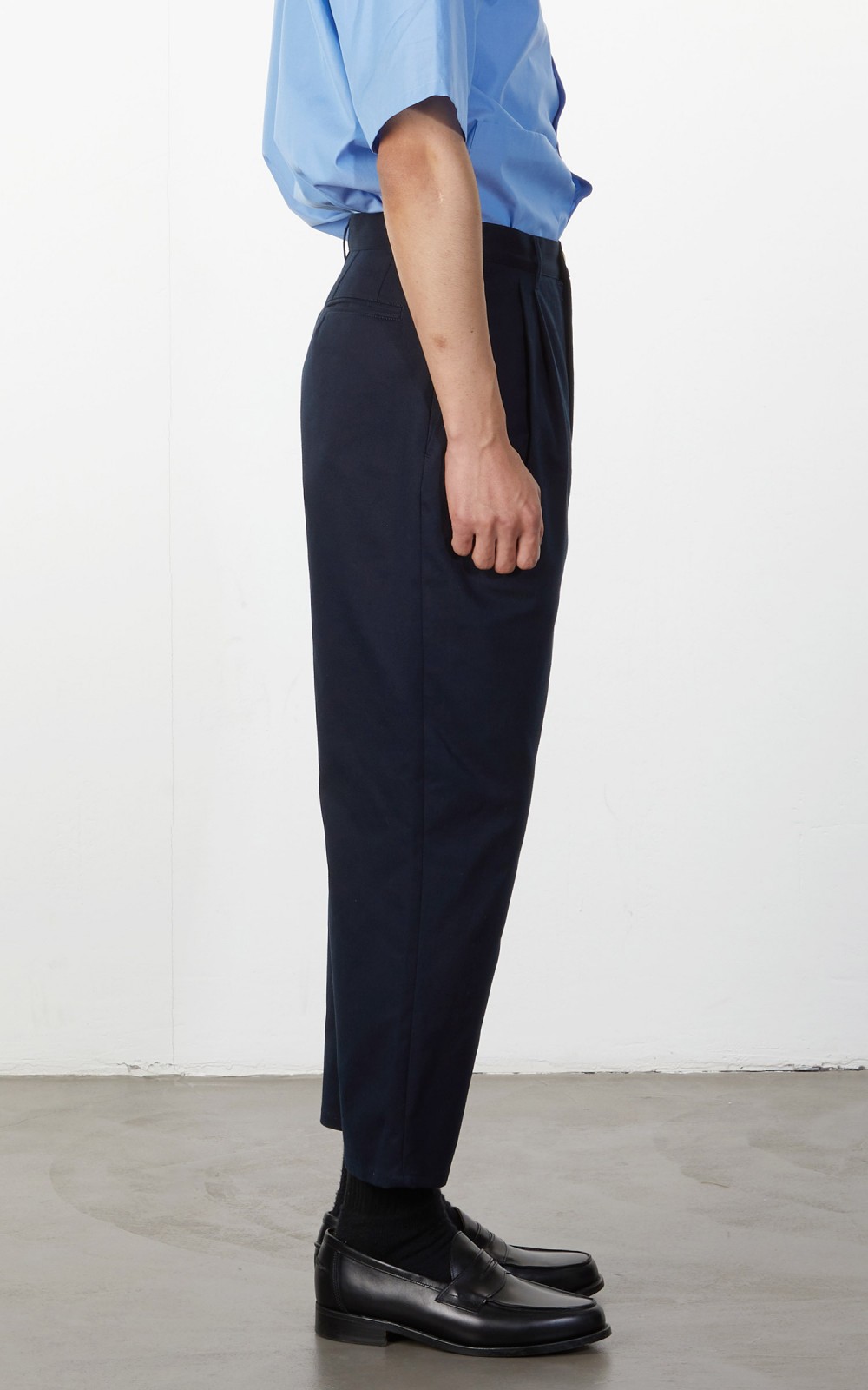 Digawel 2 Tuck Tapered Pants Cotton Navy | Cultizm