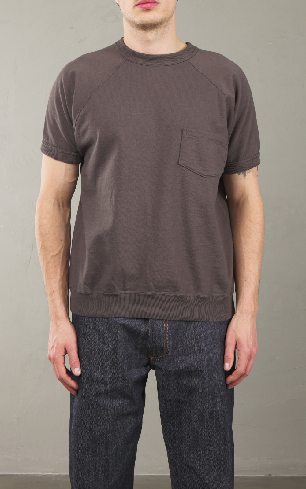 Short sleeve sweatshirt with pocket 2025