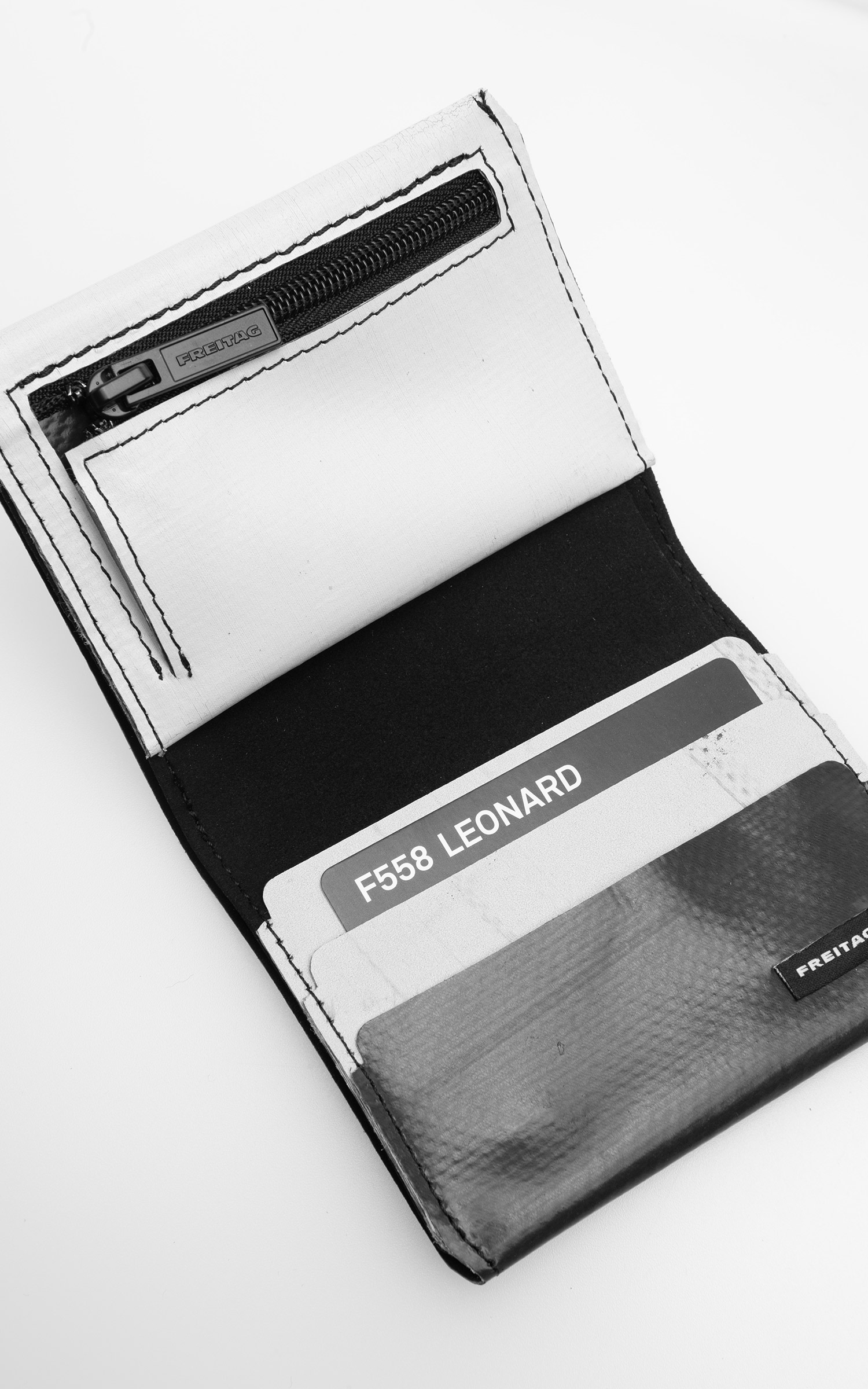 Freitag F558 LEONARD 黒 シルバー - 折り財布