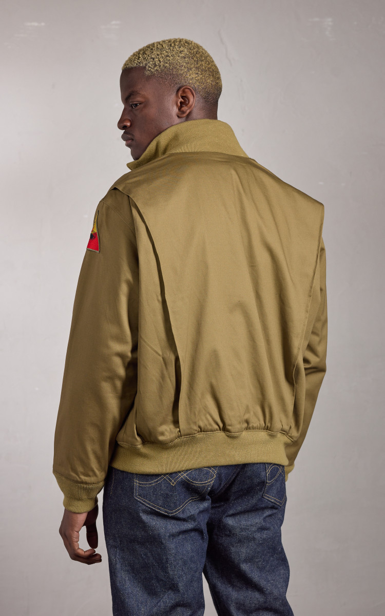 Military_Surplus_18506100_US_T