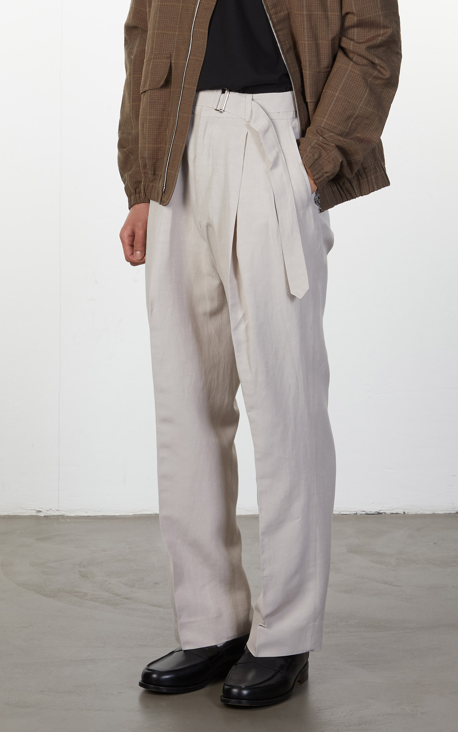 Yoke Belted 2 Tuck Wide Trousers Carbon Fog White | Cultizm