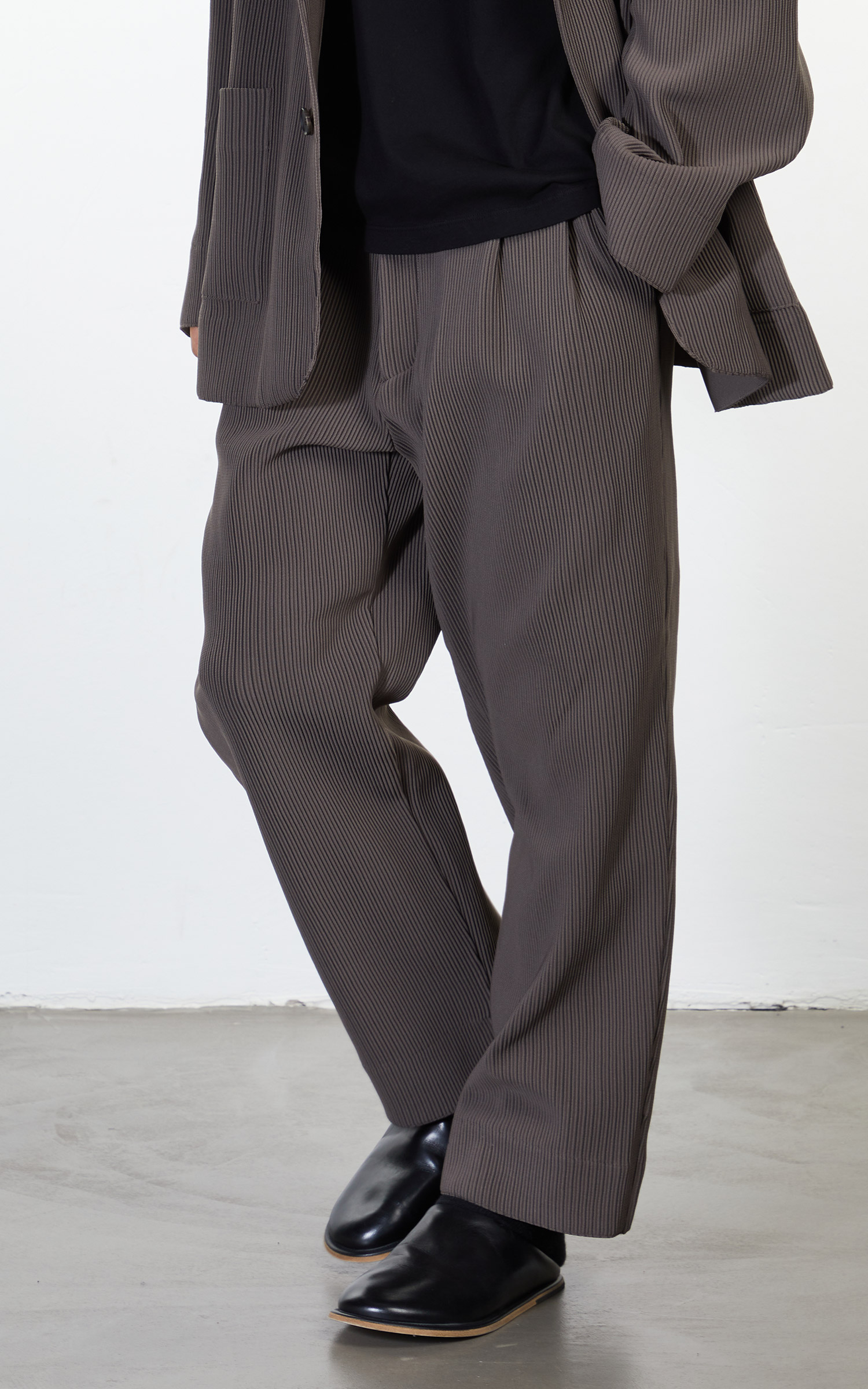 stein Gradation Pleats Two Tuck Trousers Dark Greige | Cultizm