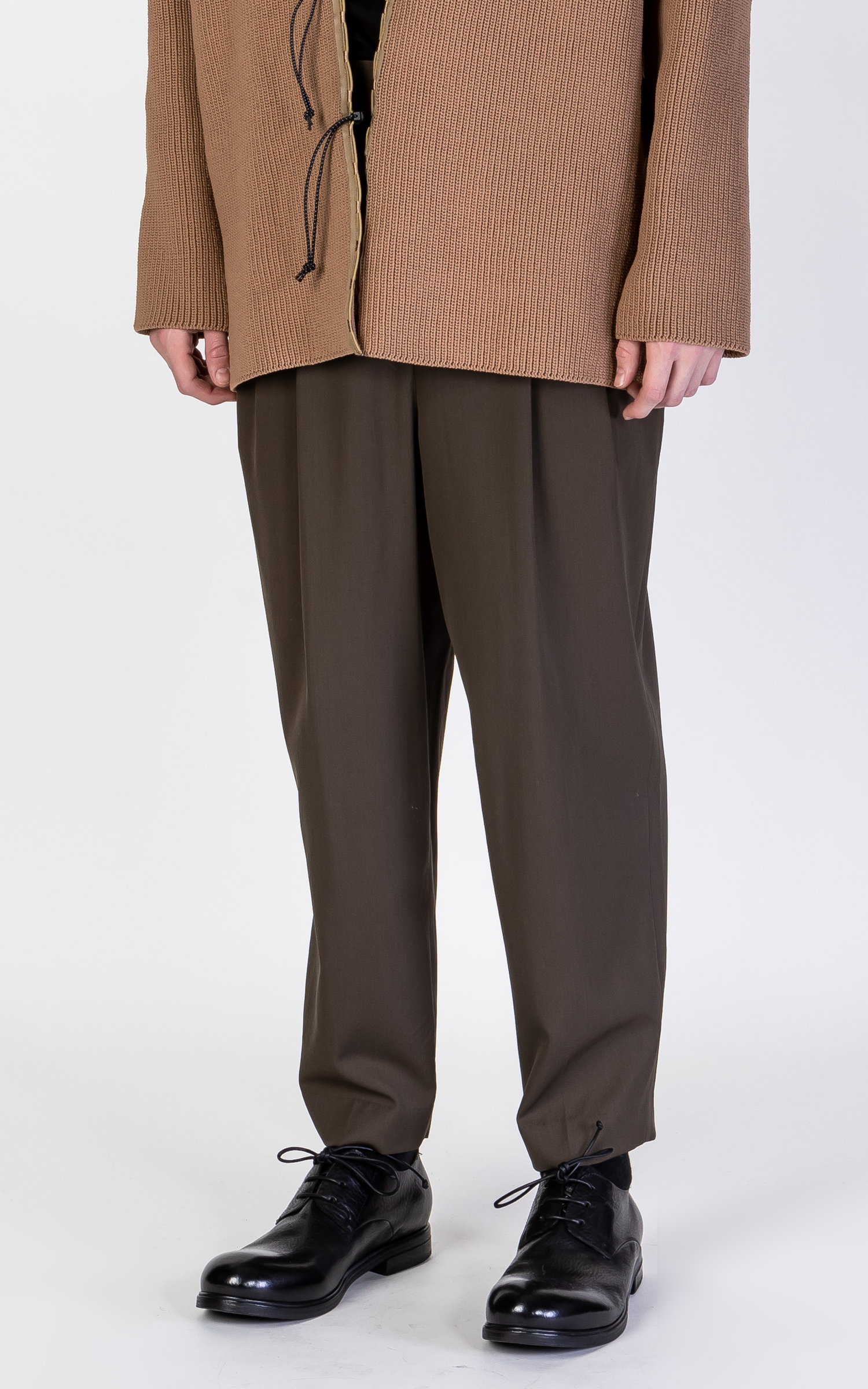 Digawel 2 Tuck Tapered Pants Wool Olive | Cultizm