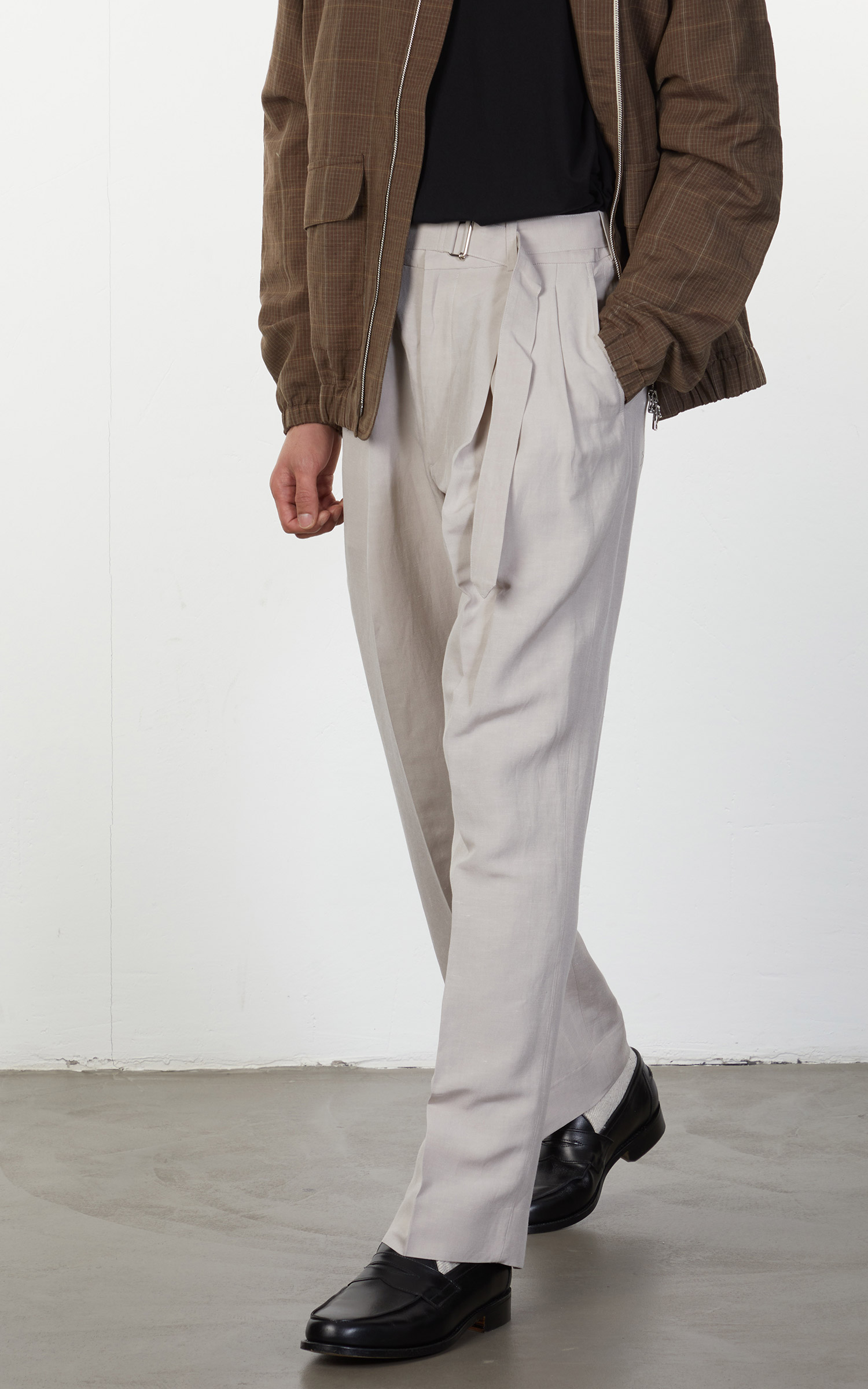 Yoke Belted 2 Tuck Wide Trousers Carbon Fog White | Cultizm